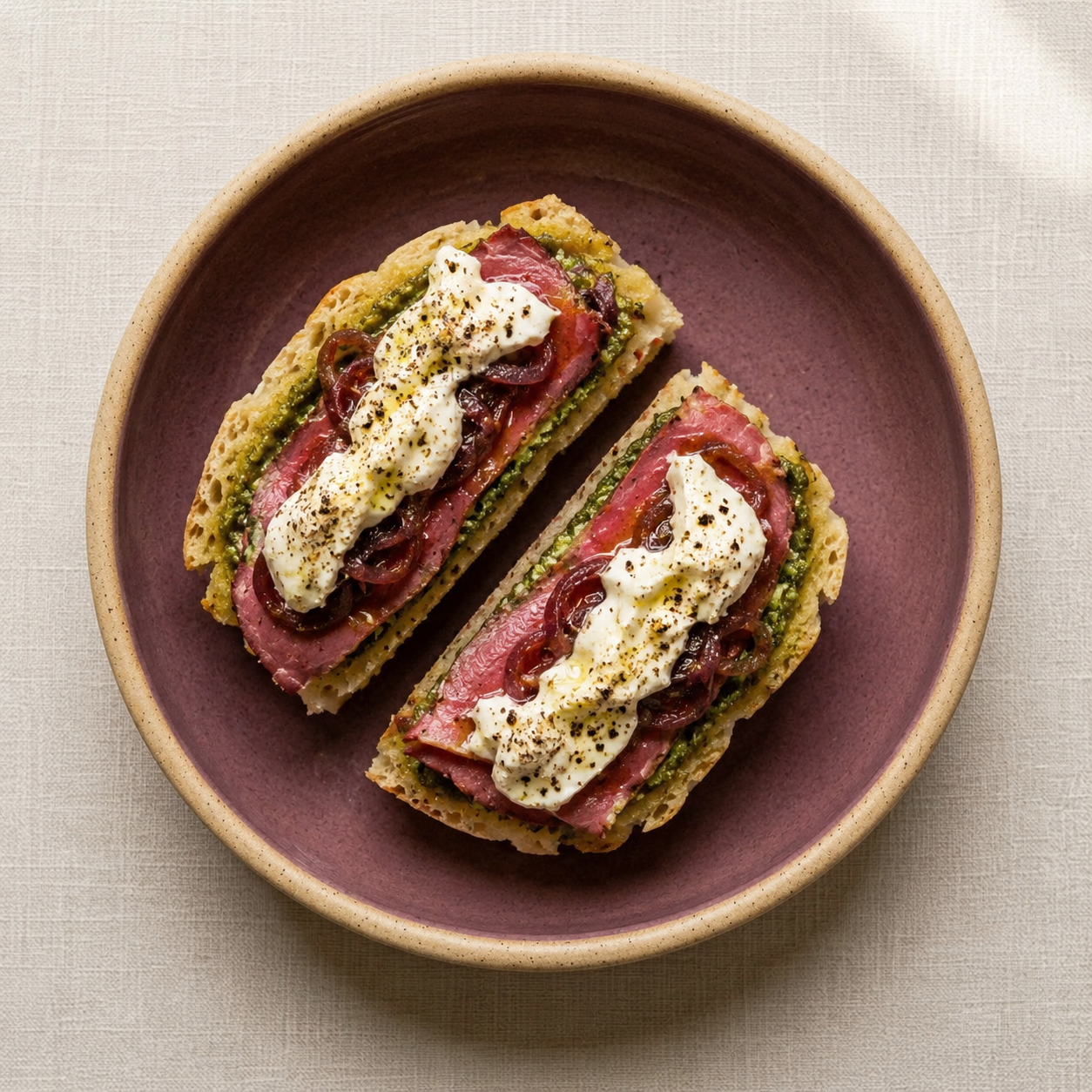 Panini de pastrami de res
